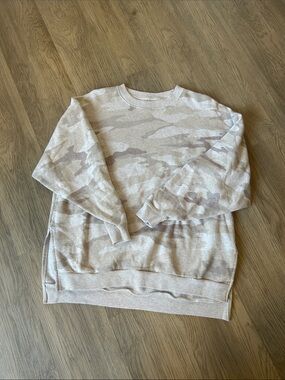 American Eagle Outfitters Beige Camo Pullover Sweatshirt